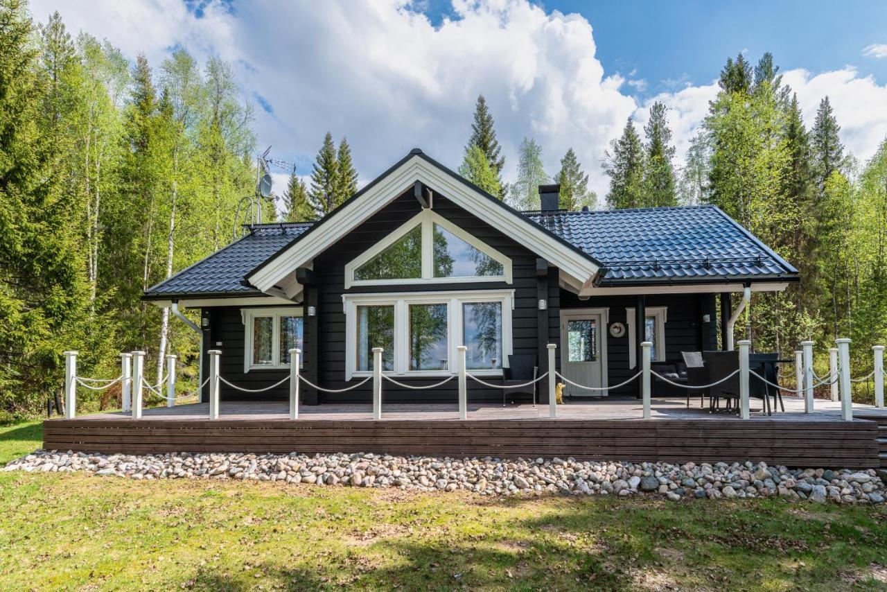 Laehderinne - 2 Bedroom Log Cabin, Private Beach, Wifi & Sauna Puolanka Екстер'єр фото